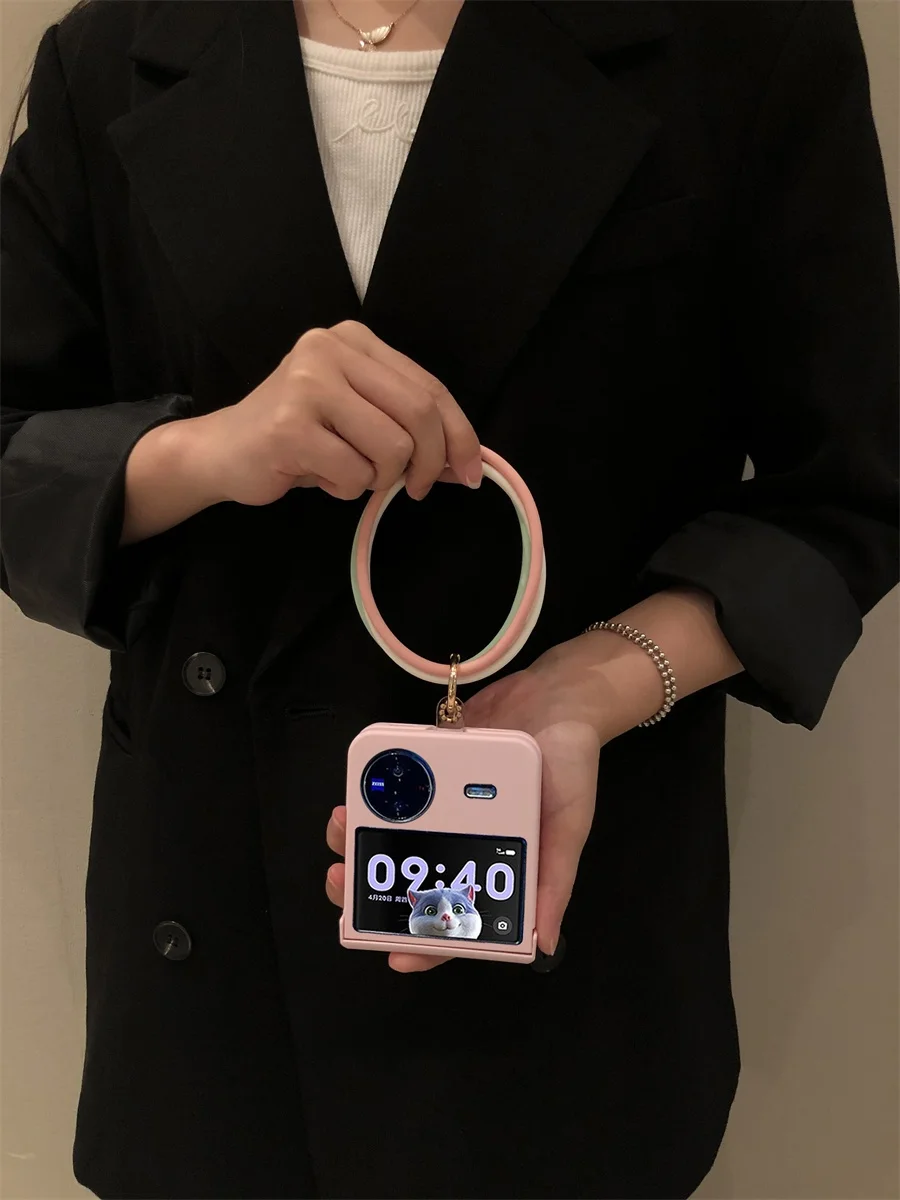  スマホケースを選ぶときに迷う？シンプルで可愛いピンク提げハンドルケースが解決する理由とは