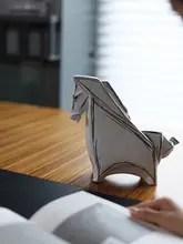 抽象的な馬の陶器デスクトップ飾り【手描き・高級感】