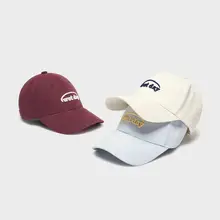 刺繍デザインの男女兼用キャップ【韓国風・小顔効果】