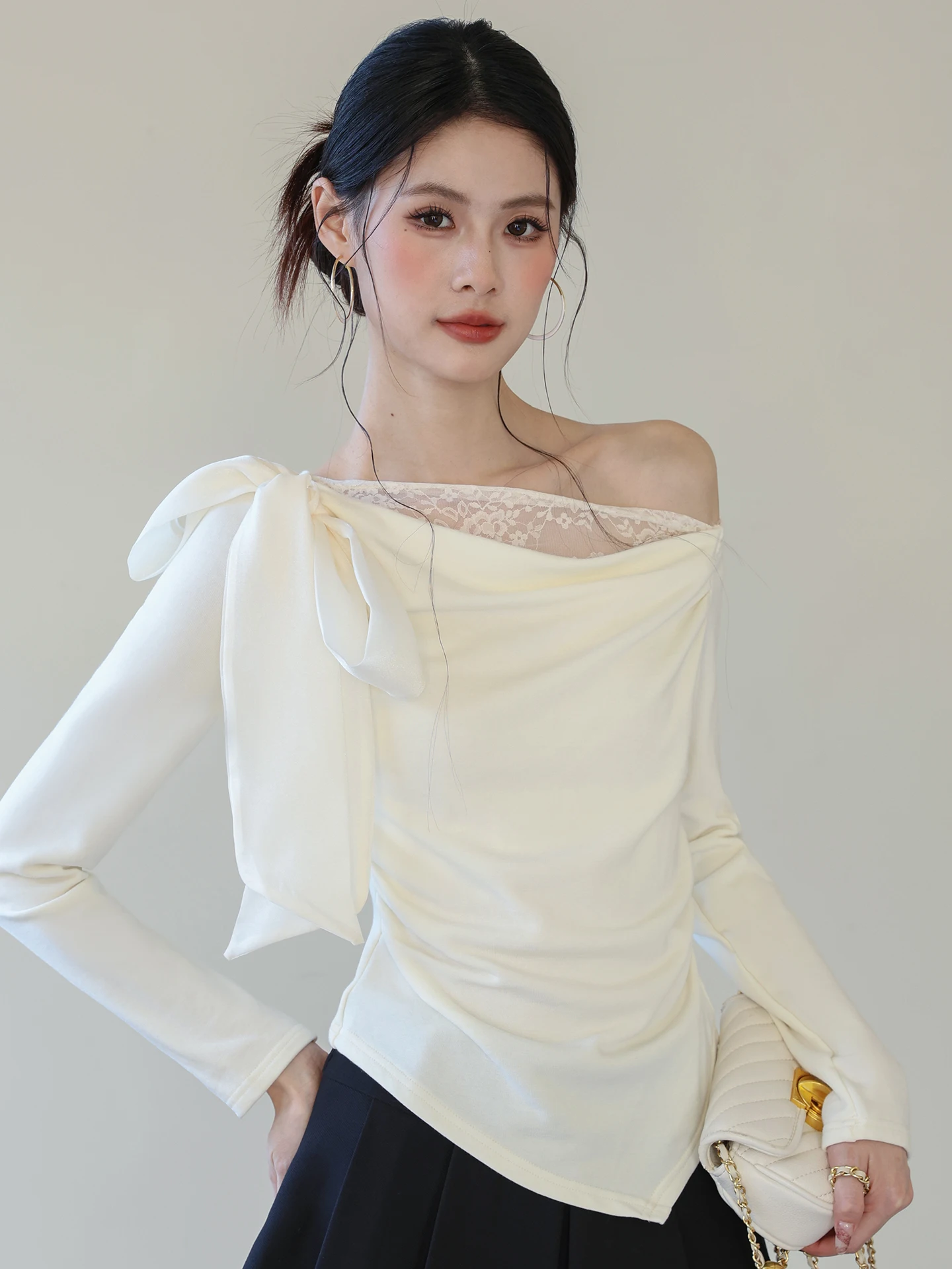 フレンチスタイルのリボン付きレース切替長袖Tシャツ【不規則デザイン・春用】