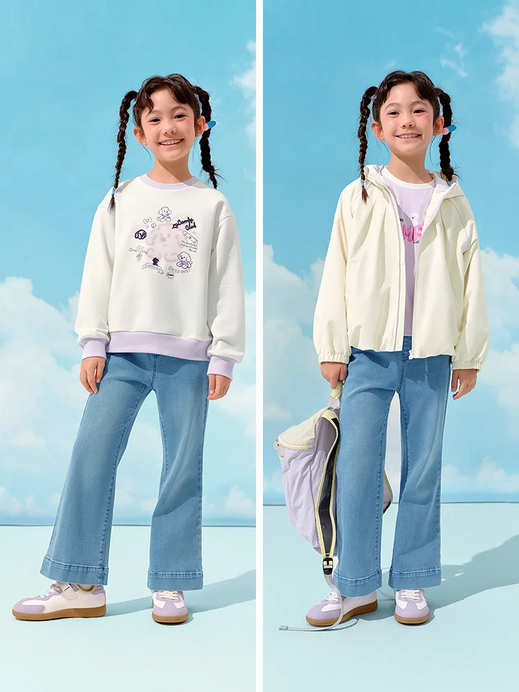 春季用の子供用ストレートデニムパンツ：ミディアムブルーで着こなしをシンプルに