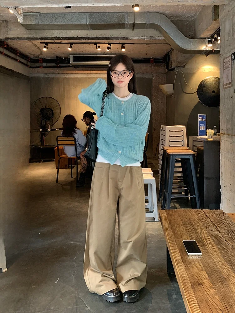 大人可愛いの本質とは？ハイネックニットトップスで徹底解説