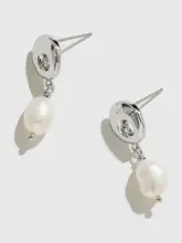 不規則なリングデザインの精巧なイヤリング【シンプルでありながら上品】