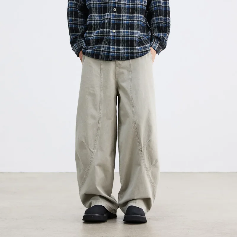 ウォッシュ加工のストレートワイドパンツ：オーバーサイズの定義と実際の着用法