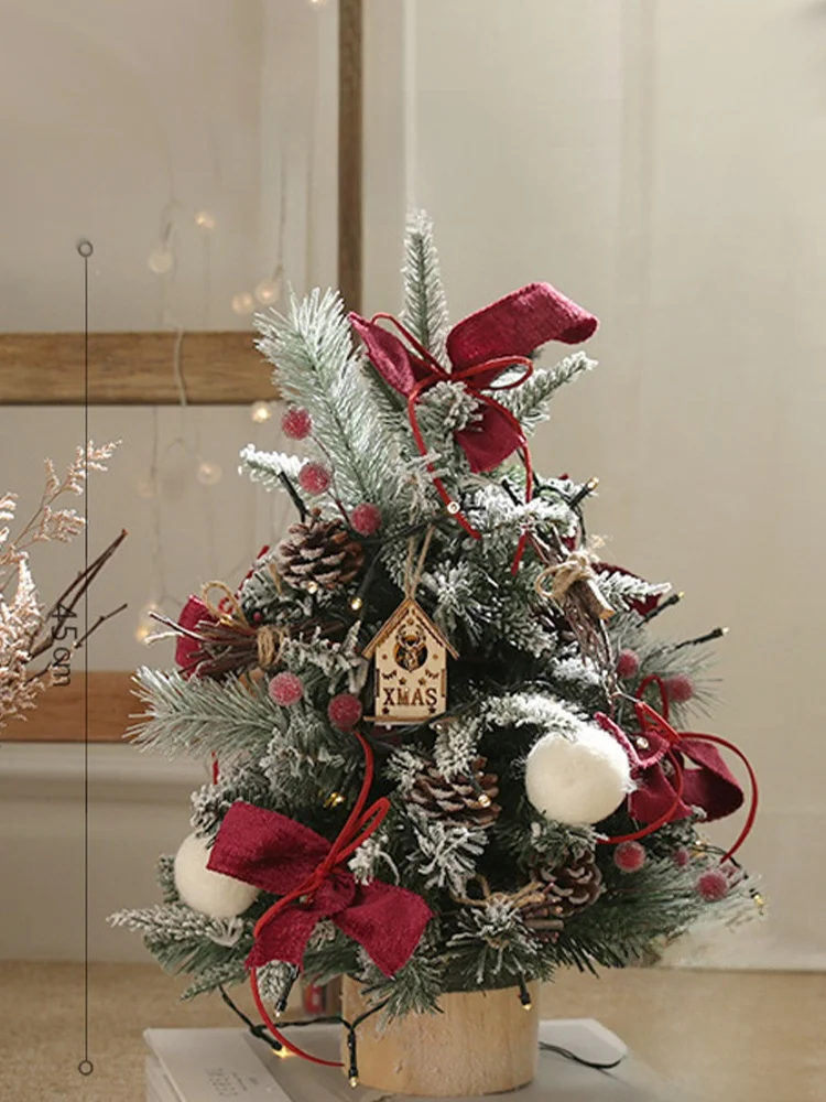 クリスマスホームパーティーで「焚き火ツリー」を選ぶべきか？実は、LEDライト付きの小型ツリーが最強だった