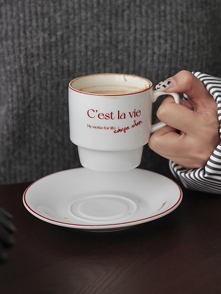フランス風レトロコーヒーカップ＆ソーサー【赤文字デザイン・アフタヌーンティー用・ギフトにも最適】