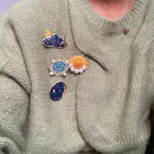 星空の月夜を描いたレトロなエナメルブローチ【女性用・パール装飾・セーター用】