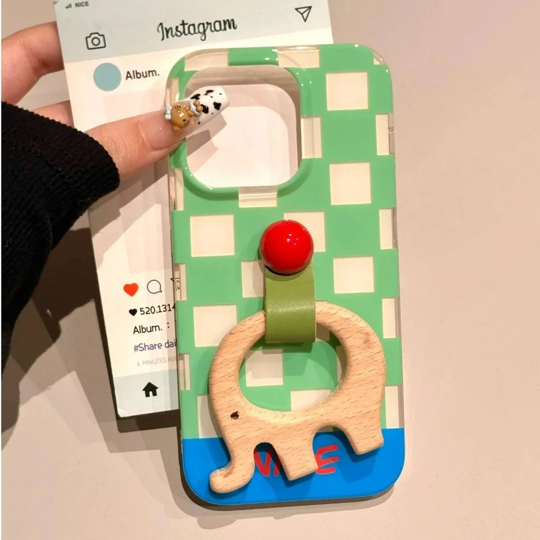 チェック柄のスマホケースは、どんなものがあるの？