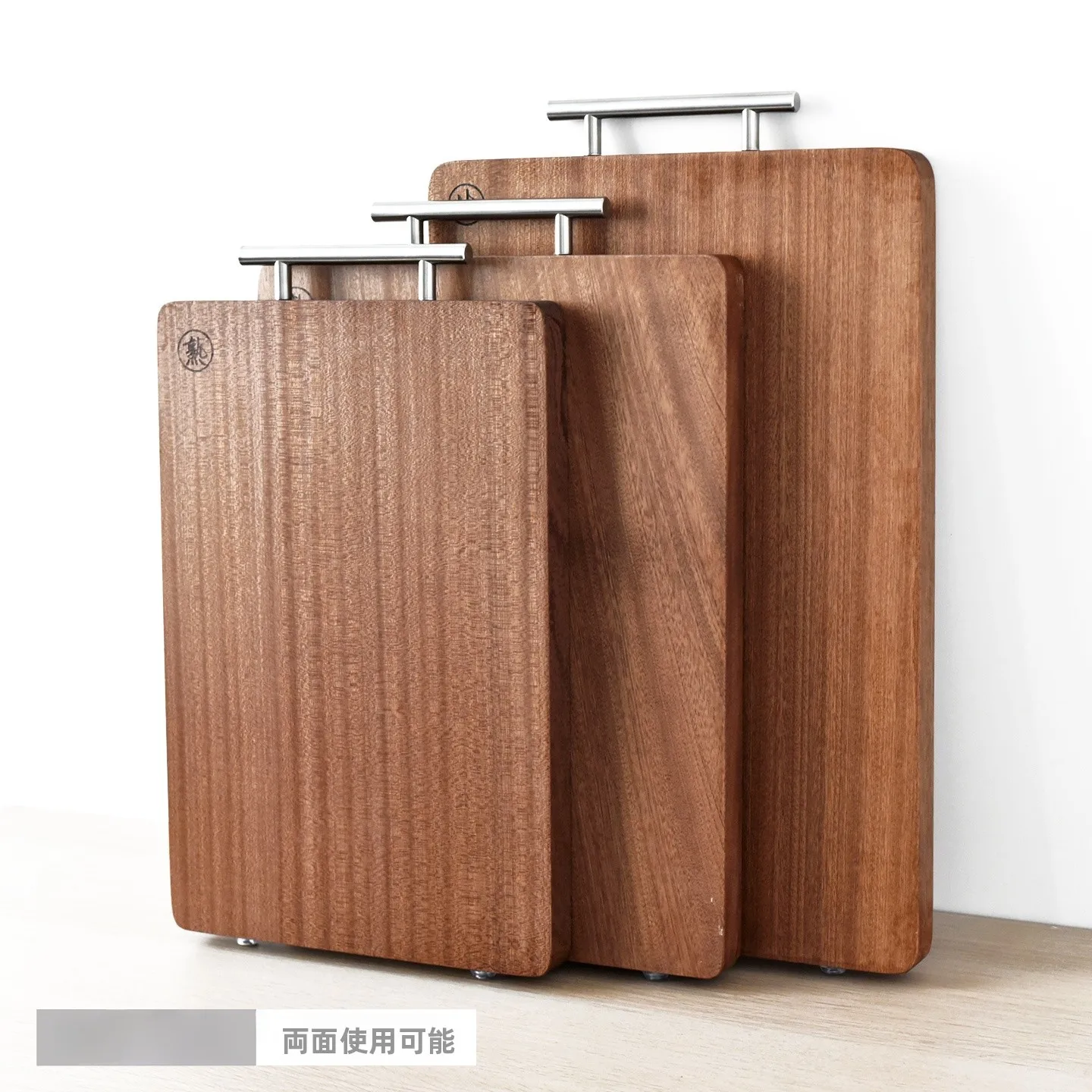 ウダン材の実木製まな板：抗菌加工と両面使用が実現するフルーツカット向けの高耐久素材