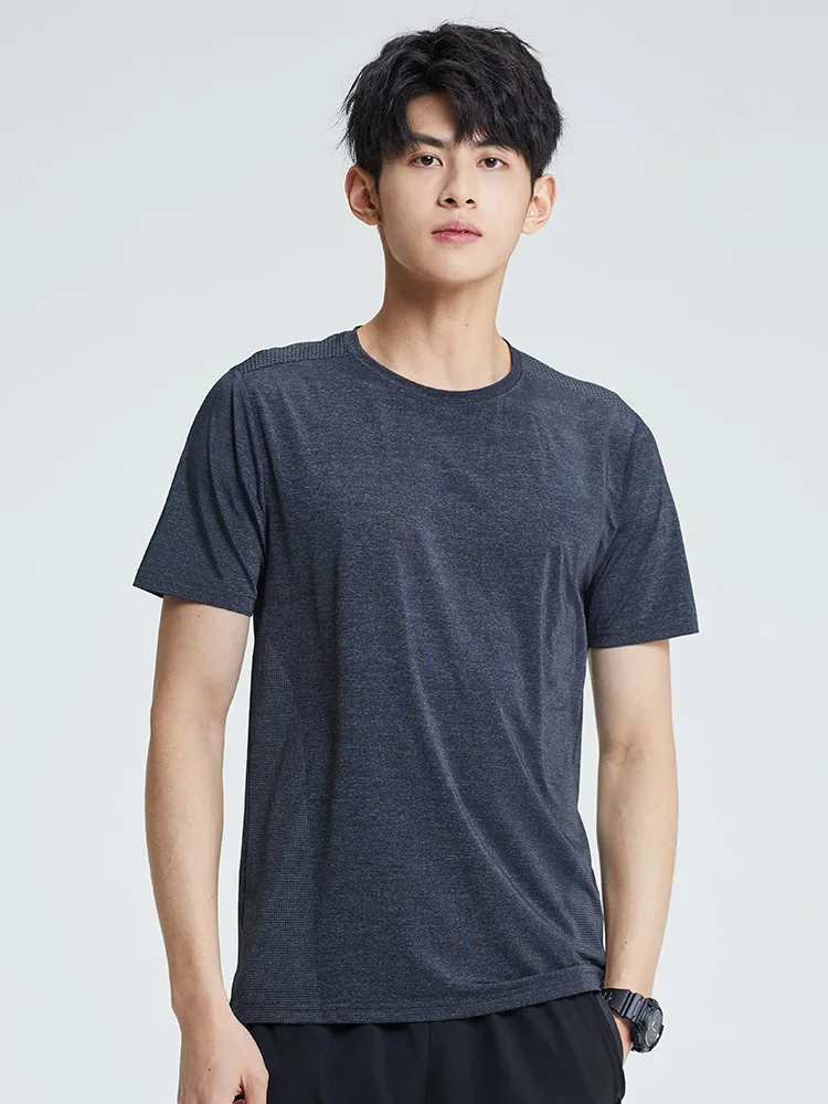 ストリートファッションの本質を理解する完全ガイド：Tシャツ選びの実際