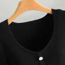 肘丈スリーブのフィット型無地デコレーションボタンVネックニットトップス【秋用・レディース】