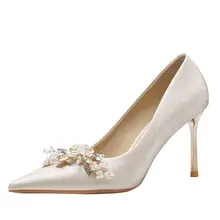 パールフラワーデザインのハイヒール【サテン・ポインテッドトゥ・細いヒール・結婚式用・エレガント】