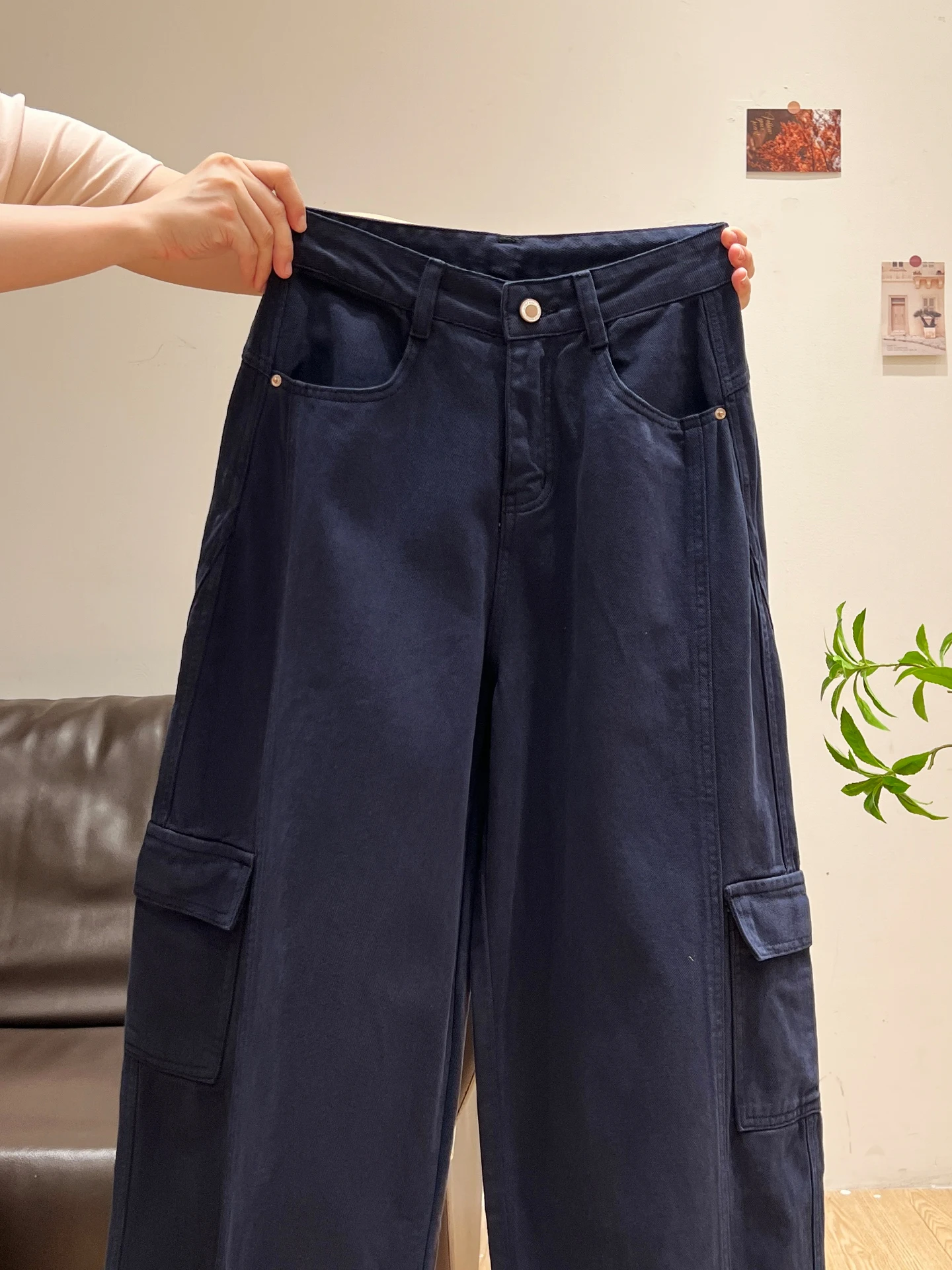 ハイウエストワイドレッグパンツ【濃紺】：カジュアルレディースに最適な工装風カーゴパンツの実用性と使い分け
