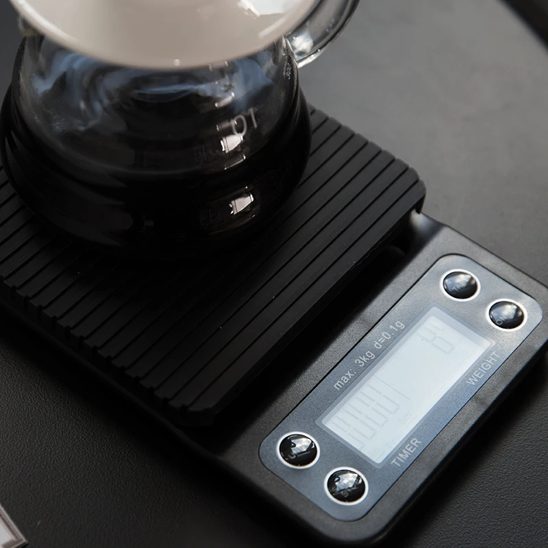 ニトリ計量器とコーヒーの精度をどう選ぶ？プロフェッショナルなコーヒーづくりに欠かせない「電子スケール」の真実