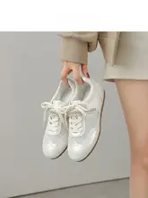 快適な履き心地！通気性のあるメッシュデザインのフラットトレーニングシューズ【水晶装飾・柔らかいソール・カジュアル】