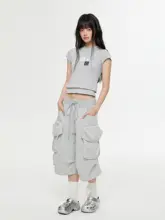 グレーの女性用スポーツショートパンツ【春夏用・極上の柔らかさ・ルーズフィット・ランニング・カジュアル】（セットアップ対応）