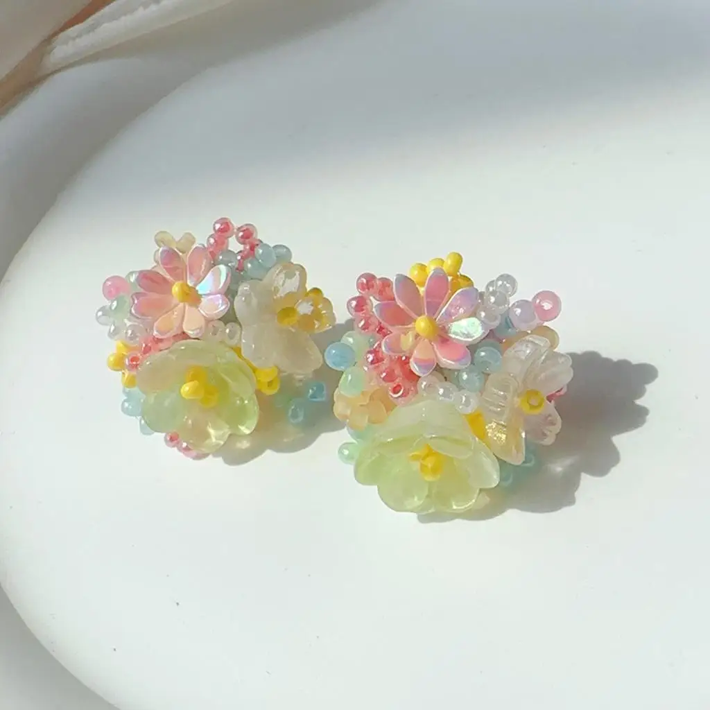 春の手作り飾りにどんなアイテムがお すすめ？花モチーフの刺繍イヤリングが人気の理由とは