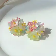 カラフルな花モチーフの刺繍イヤリング【ビーズ付き・甘美なデザイン・女性用】