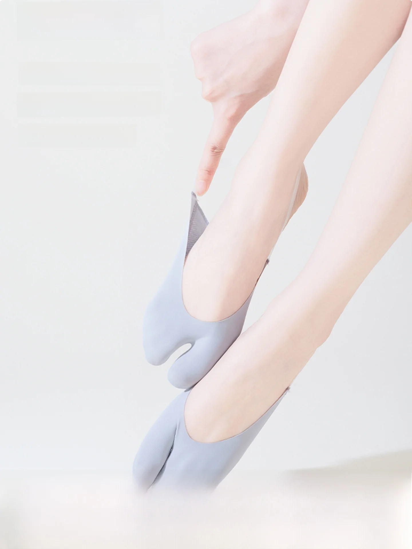 足むちむちの悩みを和らげる、夏の足元に欠かせないアイテムは？