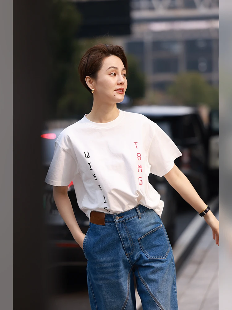 通勤の疲れを一瞬で和らげる？WinnieTangの四周年記念Tシャツが本当に効果的なのか？