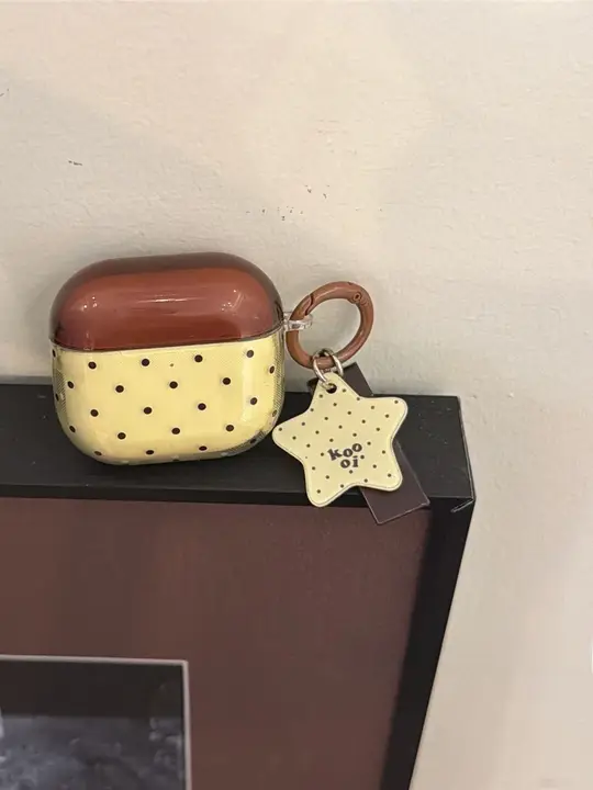 ブラウンドットデザインのAirPods第3世代兼用ケース【衝撃吸収・ワイヤレス・女性向け】