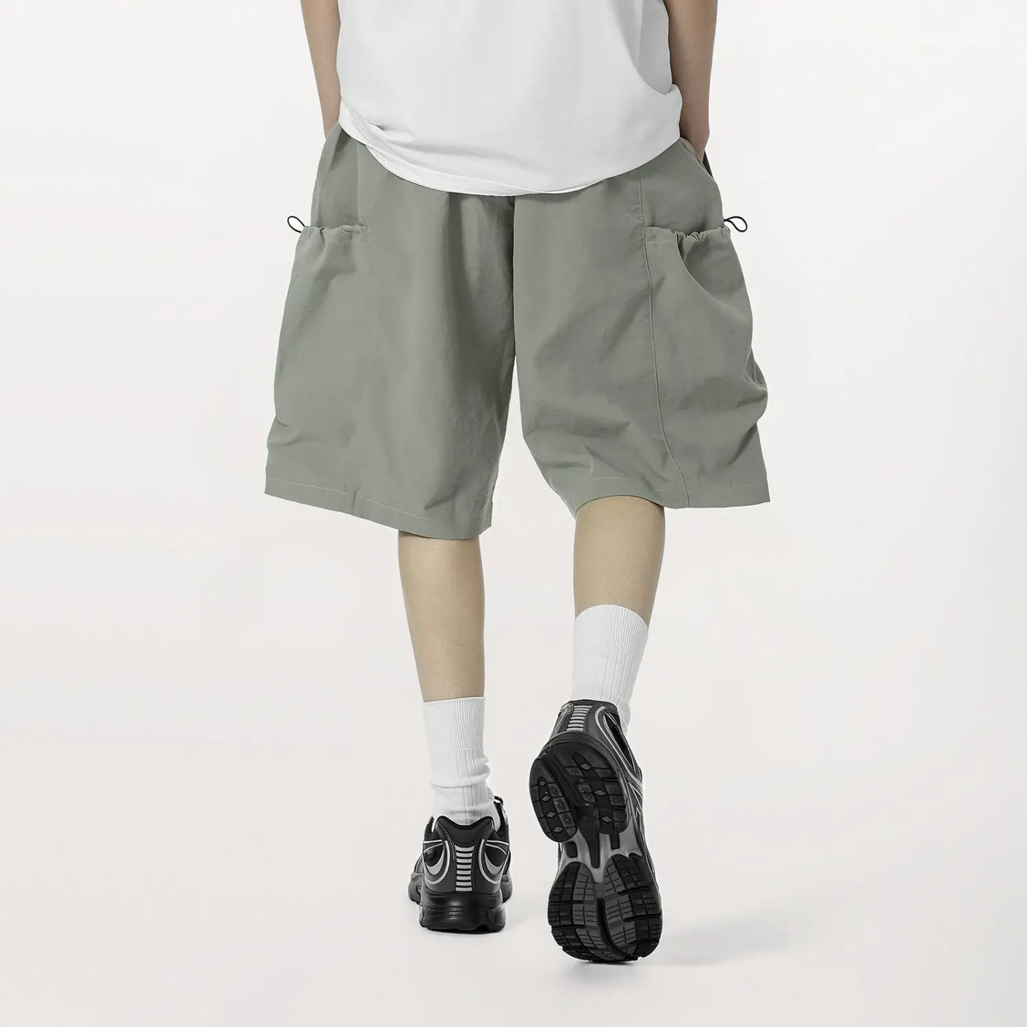 プール男が選ぶ夏のカジュアルスタイルは、本当にこれ？