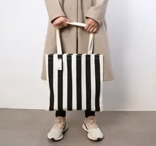 ストライプデザインのキャンバスショッピングバッグ【シンプルで清新・トート型・女性用】