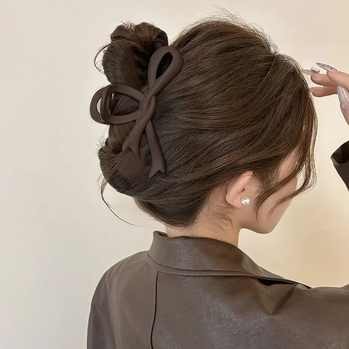 リボンデザインのヘアクリップ【大きめ・女性用・多髪対応】