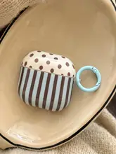 可愛いブルーとブラウンのストライプ＆ドット柄エアポッズケース【落下防止・エアポッズプロ対応】