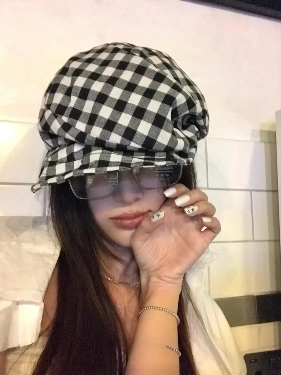 オシャレなキャップで失敗しないコーデは？白黒チェック八角形帽子が解決する3つの理由