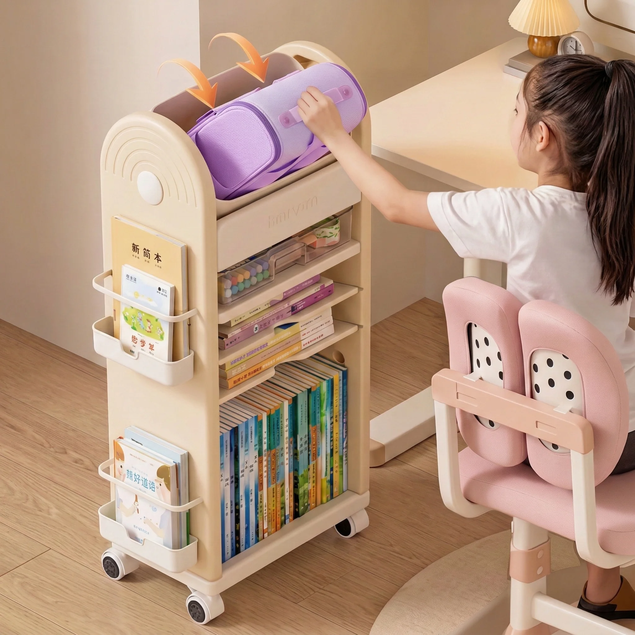 子供の本を迷子にしない収納は、デスク下のリュックラックが救う？