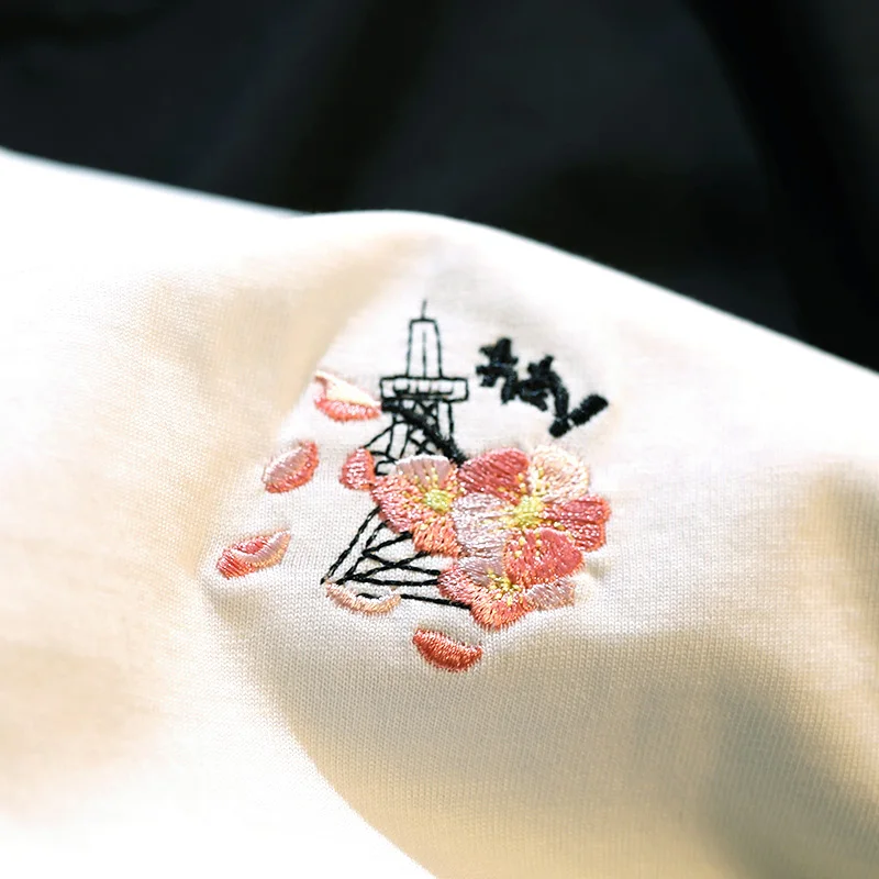 シンプル刺繍の短袖カップルトップス：男女兼用で日常使いやすいカジュアルスタイル