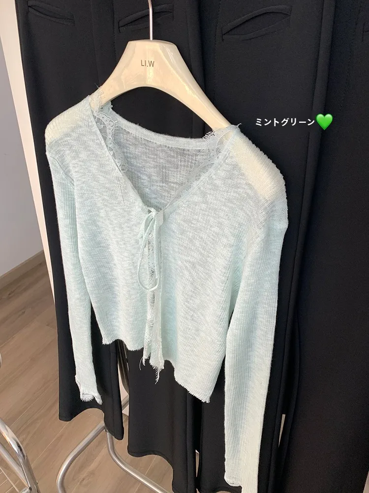 薄荷緑のキャミソールドレス用ショートニットカーディガン：春夏のUVカットニットで実現する自然な涼しさ