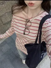 レディース秋用オフショルダーTシャツ【赤いストライプ・長袖・カジュアル】