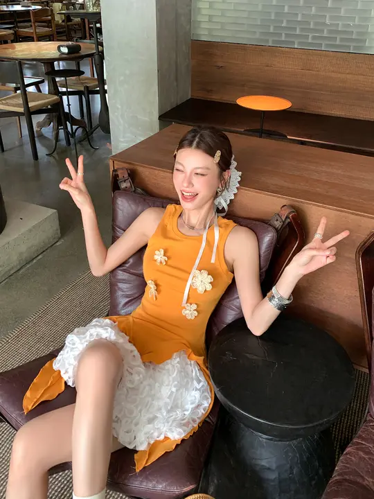 立体花デザインのノースリーブトップス【夏用・不規則スカート裾・タイトフィット】