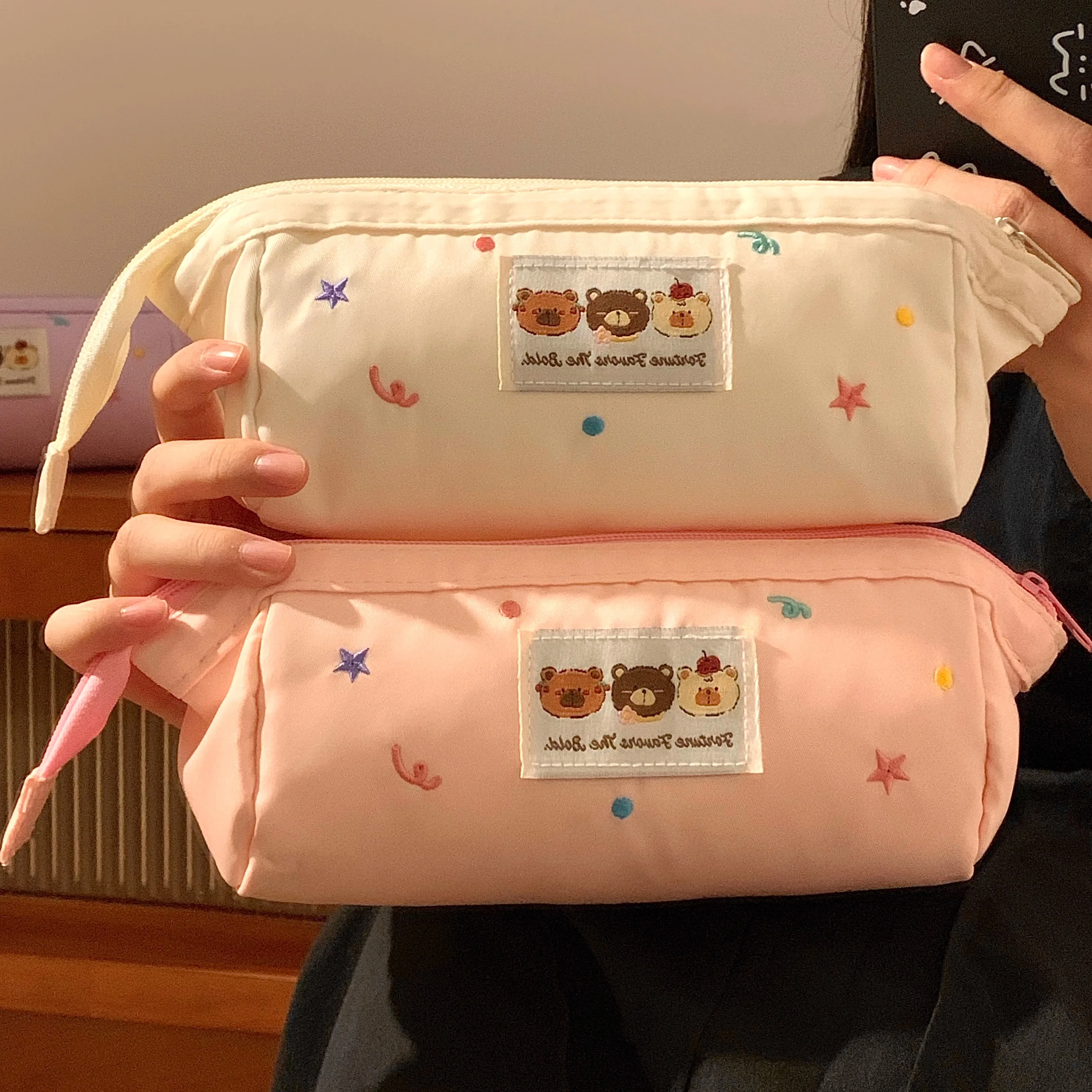 可愛らしいクマのペンケース：300円プレスプレゼントとしての実用性とデザイン価値