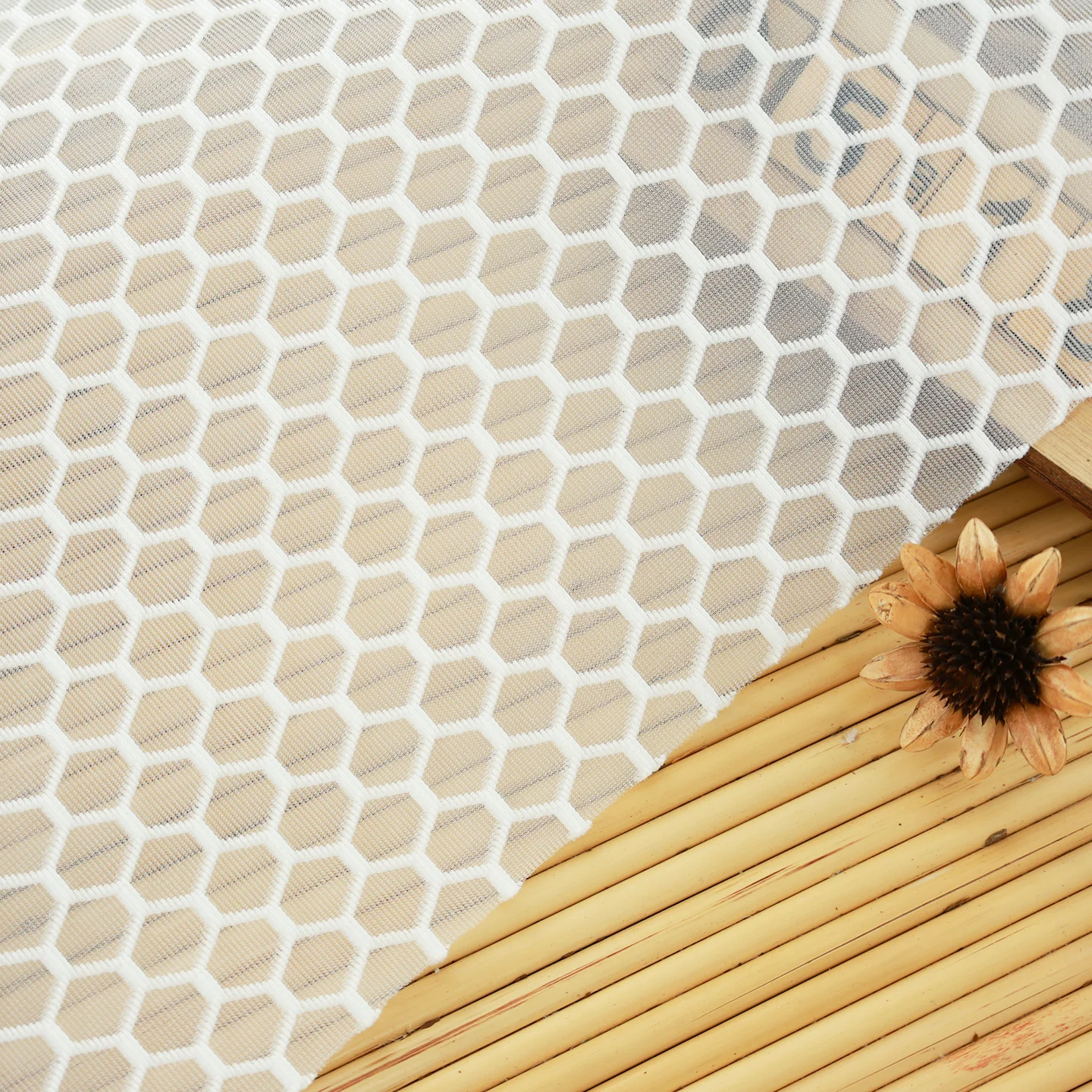 縦格子 DIY が簡単になるコツは？三明治メッシュ生地で実践できる手軽な作り方