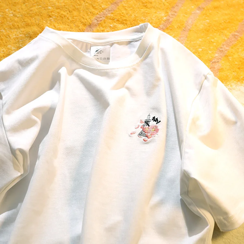 シンプル刺繍の短袖カップルトップス：男女兼用で日常使いやすいカジュアルスタイル