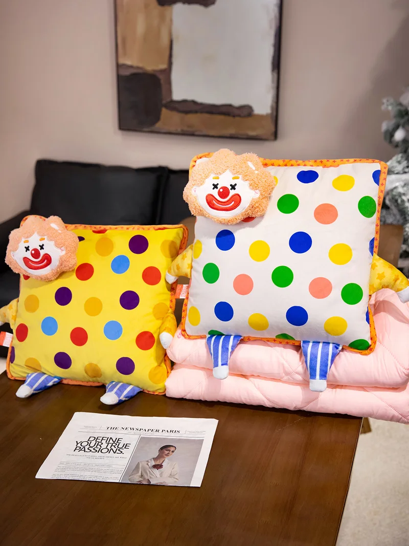 小丑デザインの抱き枕＆ブランケット：テレビ枕としての実用性と使用シーン