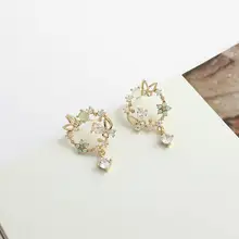 キラキラした蝶の花モチーフイヤリング【穴あけ不要・レトロスタイル・シンプル可愛い】