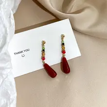 古風デザインの赤いビーズ付きピアス【チャイナドレススタイル・揺れる耳飾り】