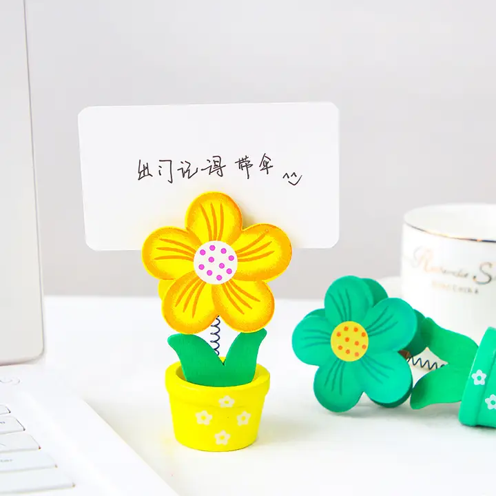 卒業祝いに最適な実用的なギフト！創意あふれる文房具セット（セットアップ対応）