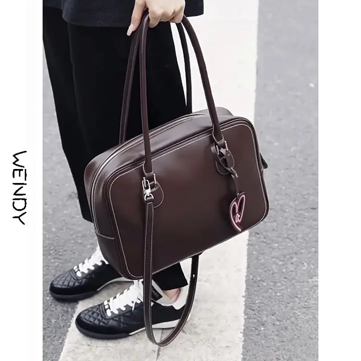 デザイン性高い大容量トートバッグ【肩掛け・通勤・斜め掛け・ラップトップ対応】