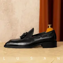 ビジネスシーンにぴったり！流行のフリンジ付きレザーローファー【スリッポンスタイル・メンズ・通勤用】