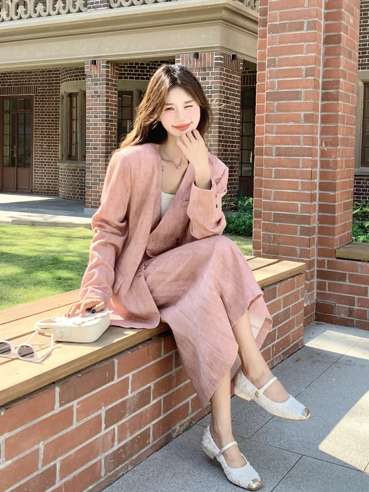 40代の女性が「自分に合う服装」を選ぶとき、ピンクのスーツセットアップはおすすめ？