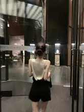 女性用ハイウエスト黒色スーツショートパンツ【ウエストベルト・フラワーバッドデザイン・スマートフィット】