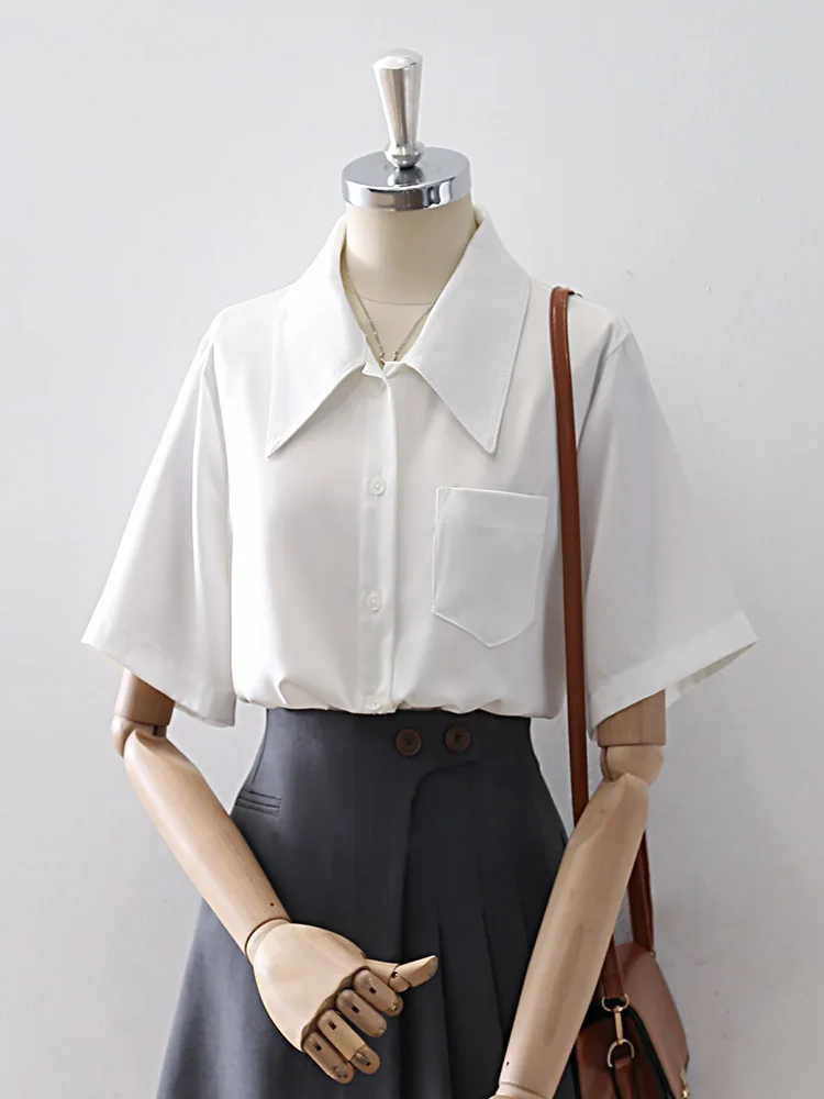 通勤の日常を軽く、すっきりに。事務服ブラウスの選び方ってどうすればいいの？