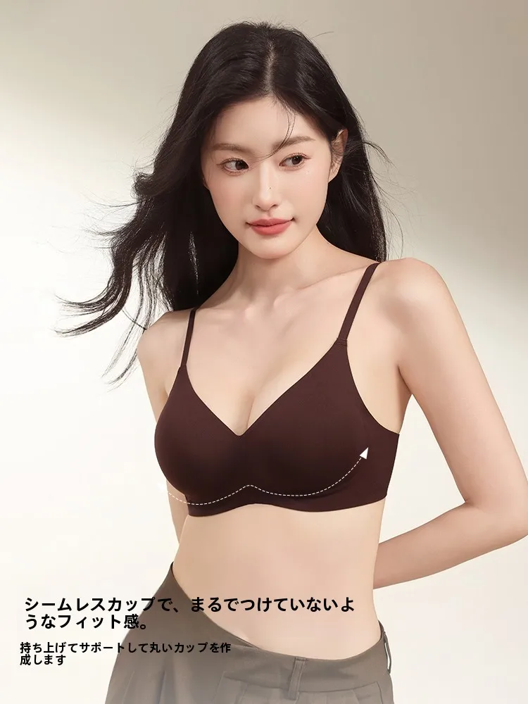 極上の柔らかさ ノンワイヤーブラジャー：小胸効果と副乳ケアを実現する3D軟承托設計