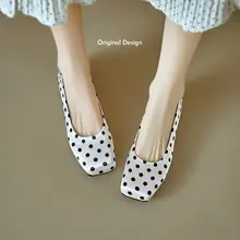 羊革製 ポイントデザインの太ヒールパンプス【フレンチスタイル・ミドルヒール・一体型】