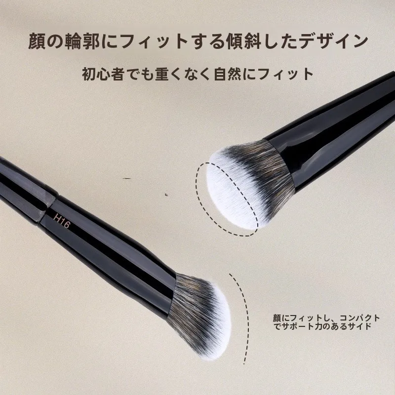 檀木製ブラッシュブラシ：上品な腮紅晕染を実現する携帯用メイクツール